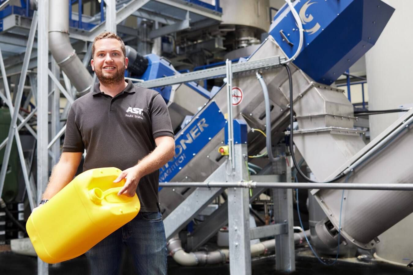 AST Group Uses Lindner Plastics Recycling Technology Circular Economy in the Spotlight: AST Group Uses Lindner Plastics
Recycling Technology to Close the Loop  