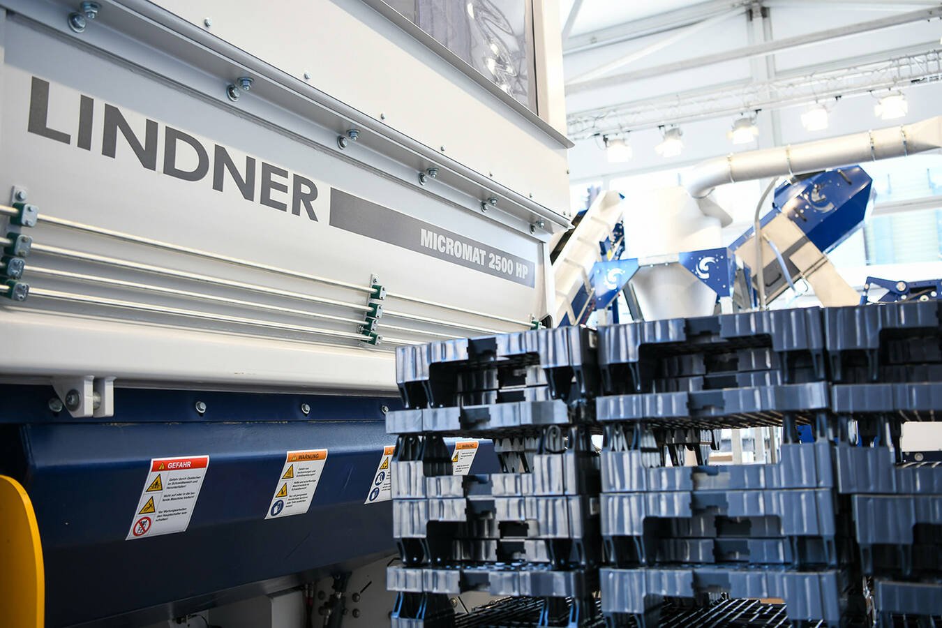 Lindner at K 2022: Innovative All-in-one Recycling Solutions Dusseldorf (Germany), November 2022. Recycling specialist Lindner showed all-in-one solutions for efficient plastics recycling at K 2022 in Hall 9 and the outside area as part of the VDMA Circular Economy Forum.  