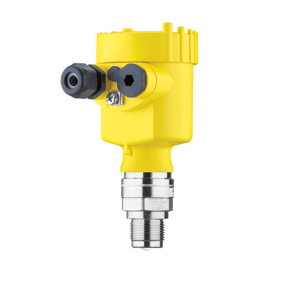 Radar sensor for continuous level measurement of bulk solids and liquids