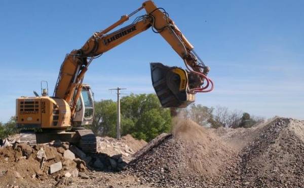MB Crusher turns mobile plants into one-machine operation MB company will show its products working live at Polska Autostrada - Kielce