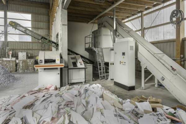 Pressen und Schreddern aus einer Hand Kanalballenpresse, Aktenschredder u. Festplattenzerkleinerer bei Schmitt Recycling / Fulda