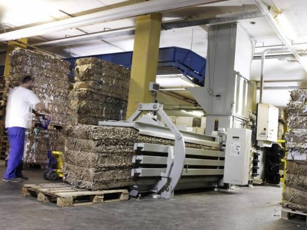 Vollautomatische Kanalballenpresse HSM VK 4212 Hilft bei der Entsorgung von Randabschnitten in Buchbindereien und Druckereien