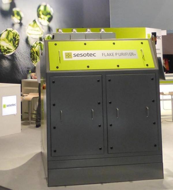 Smarte Sortiersysteme von Sesotec  Modifiziertes Kunststoffsortiersystem FLAKE PURIFIER+ und Glassortiersystem SPEKTRUM SCOPE