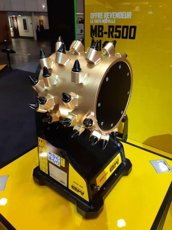 MB-R500, die Alleskönner-fräse MB Crusher stellt die neue Fräse für Mini-Bagger auf der Intermat vor
