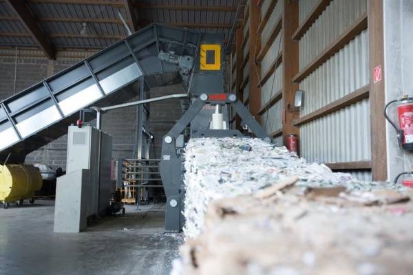 Pressen und Schreddern aus einer Hand Kanalballenpresse, Aktenschredder u. Festplattenzerkleinerer bei Schmitt Recycling / Fulda