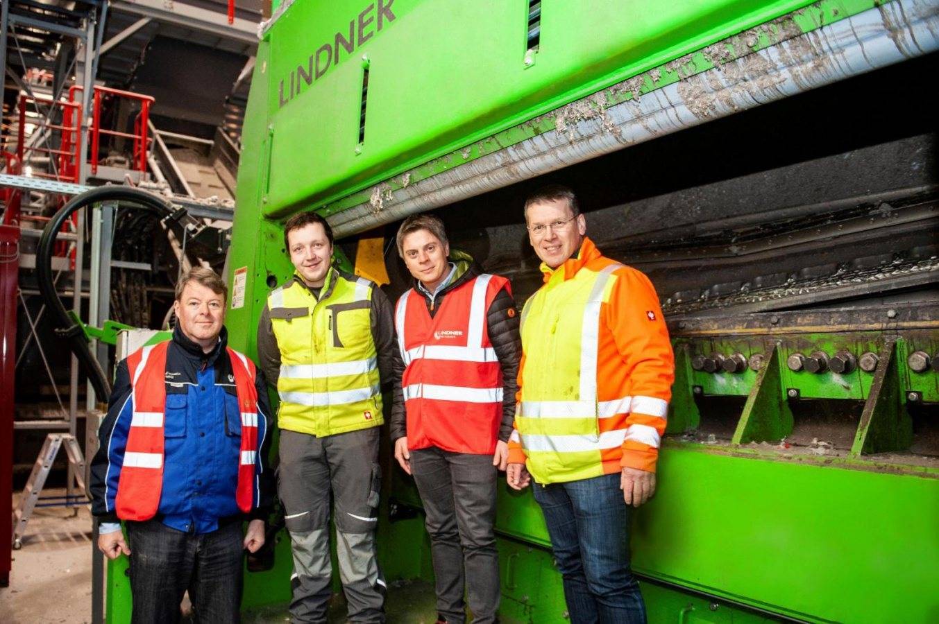 B+T Deuna & Lindner: Modernste EBS-Anlage Deutschlands B+T versorgt mit Lindner Zerkleinerer die Deuna Zement GmbH 24/7 mit Energie