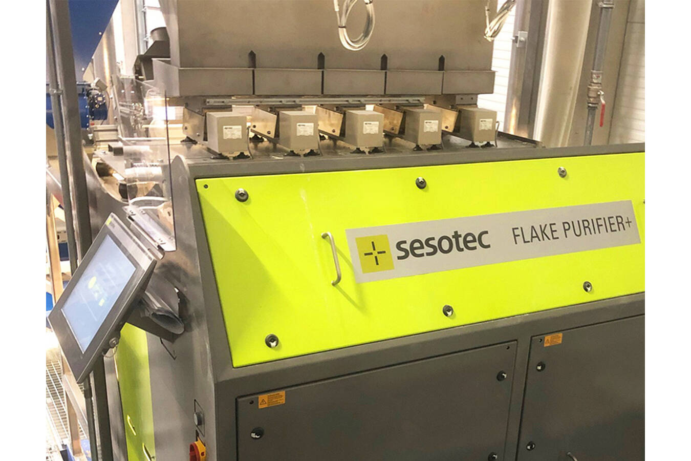Reiling Kunststoff Recycling tut alles für Flakes in höchster Reinheit Flake purifier+ von Sesotec macht einen geschlossenen Materialkreislauf möglich