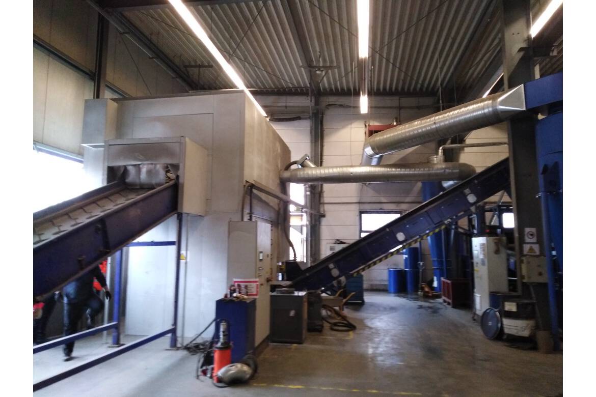 MetReTec relies on cross-flow chippers for electronic scrap recycling  New recycling plant for opening up electronic waste and printed circuit boards.