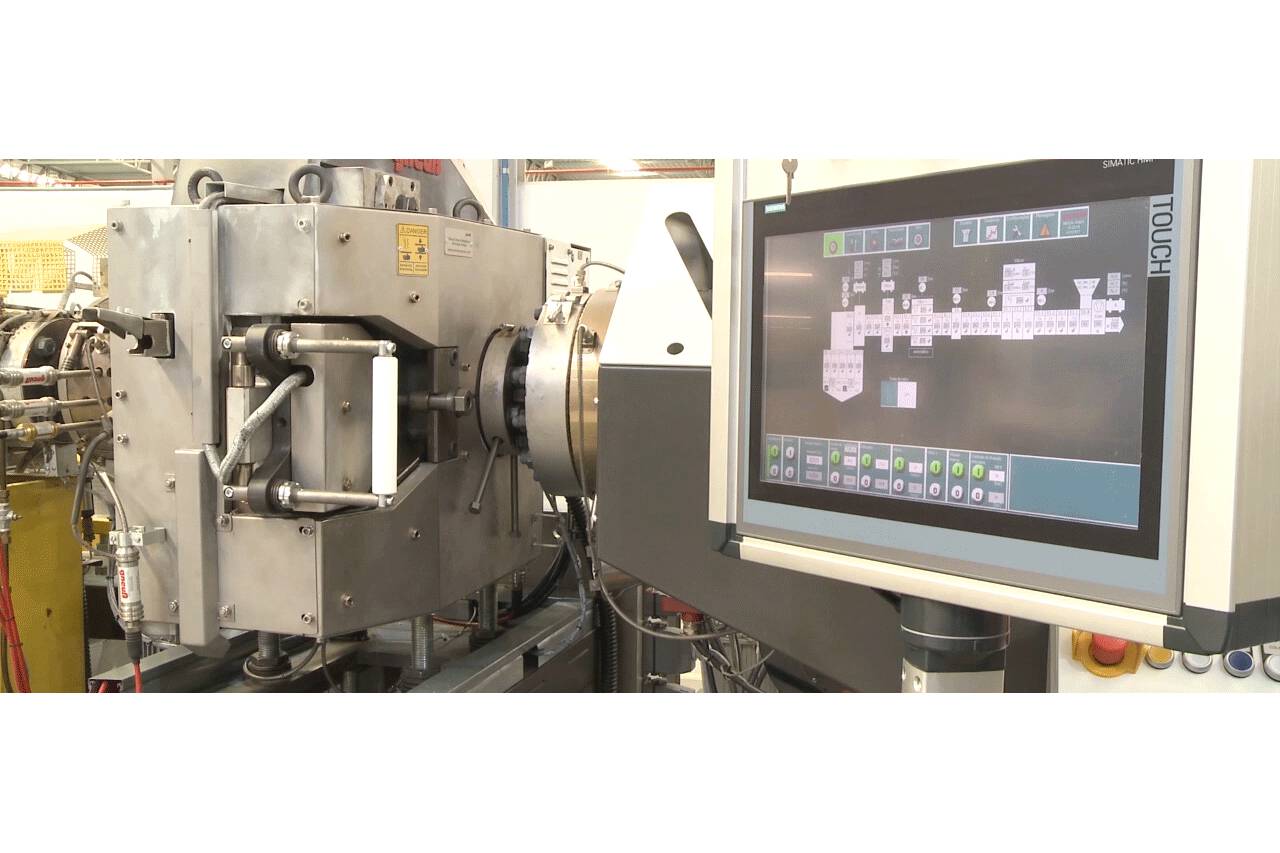 Störungsfreie Schmelzefiltration Werden innerbetriebliche Produktionsabfälle und stark verschmutzte Post-Consumer-Abfälle dem Produktionsprozess beigemengt, geraten Fremdpartikel unterschiedlichster Größe und Menge in den Schmelzestrom. 