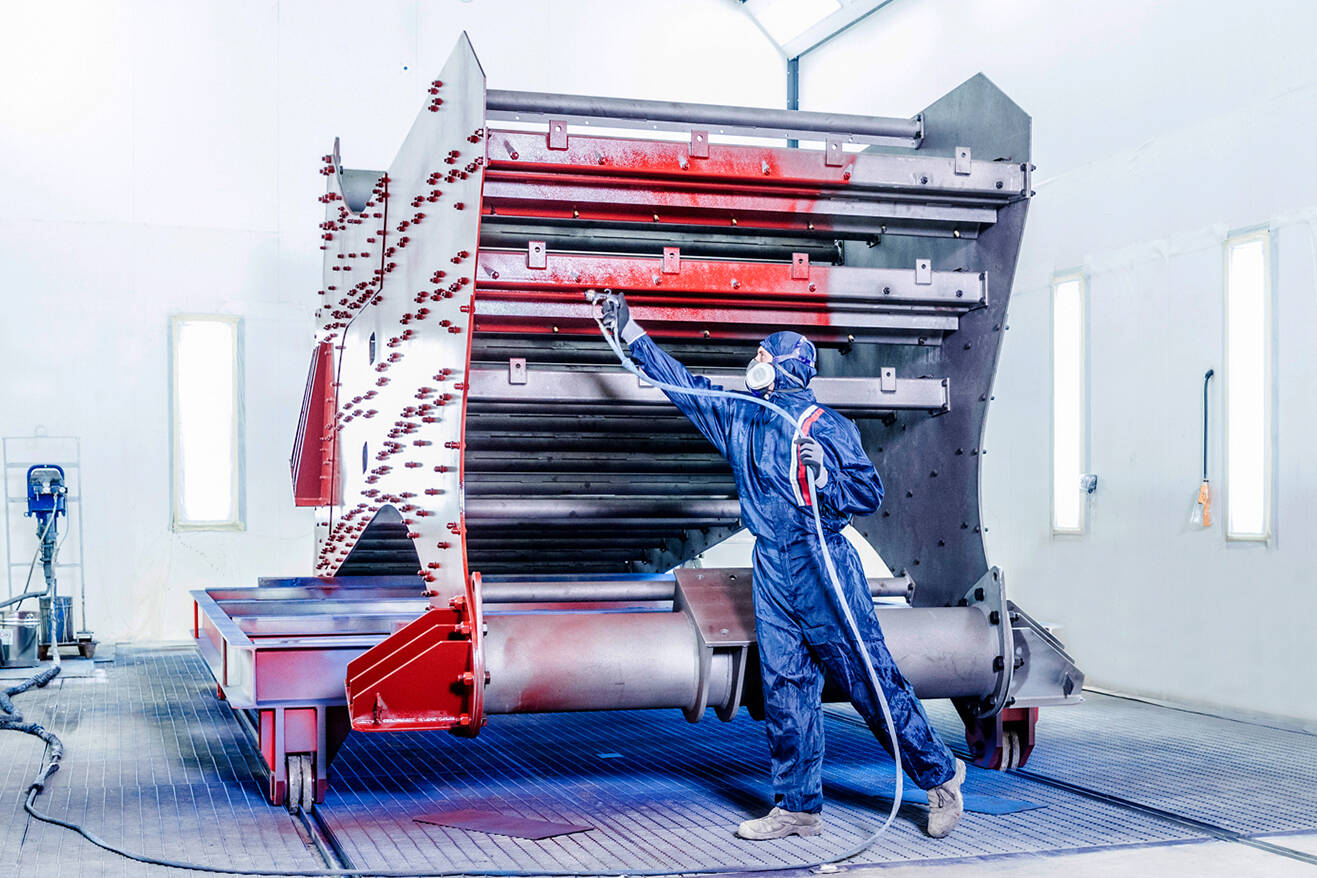 Environmentally conscious and high quality painting at RHEWUM In future, RHEWUM will use environmentally friendly water-based paints when painting its machines. 