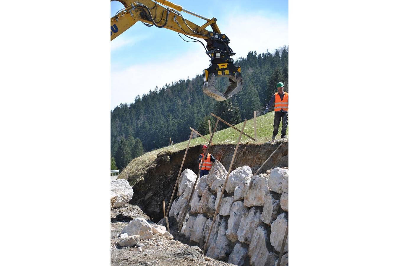 Dry stone walling: new tools to facilitate business and boost artisans The ancient art of dry stone walling becomes more structured when it meets new engineering techniques.