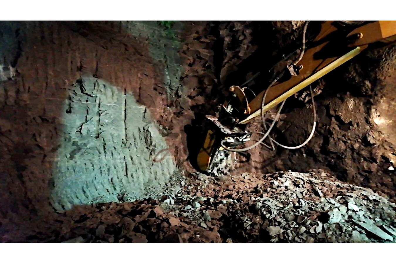 Working in enclosed spaces: open your eyes to new solutions How MB Crusher’s equipment lends a hand on construction sites indoors. 