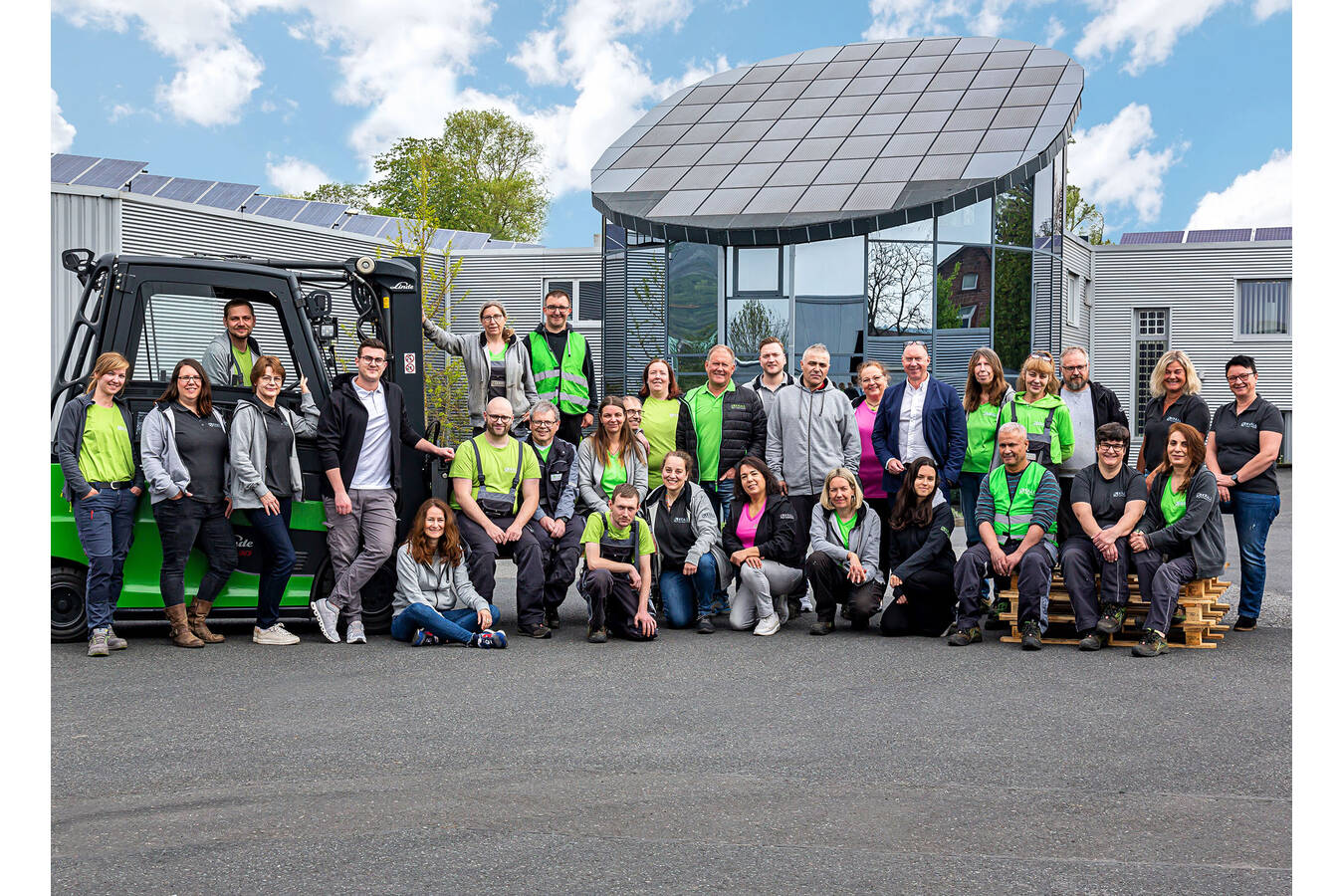 Turning Waste into  Raw Materials: 30 Years of Krall Kunststoff-Recycl For three decades, sustainability has been the focus of the family-owned company Krall Kunststoff-Recycling in Elsenfeld am Main.