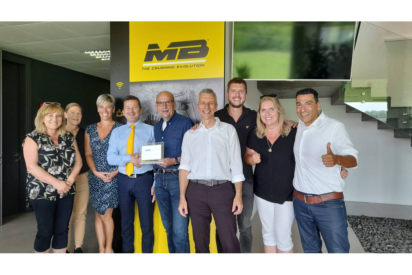 Jubiläum – 10 Jahre Exklusivhändler für MB Crusher-Produkte Die Firma Hydraulik-Paule zu Gast bei MB Crusher in Fara Vicentino