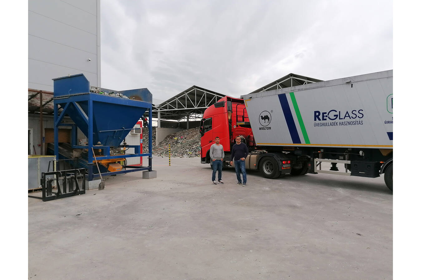 The approximately 3,500-square-meter paved area at RE-Glass provides enough space to meet the challenges of Hungary’s glass recycling industry 