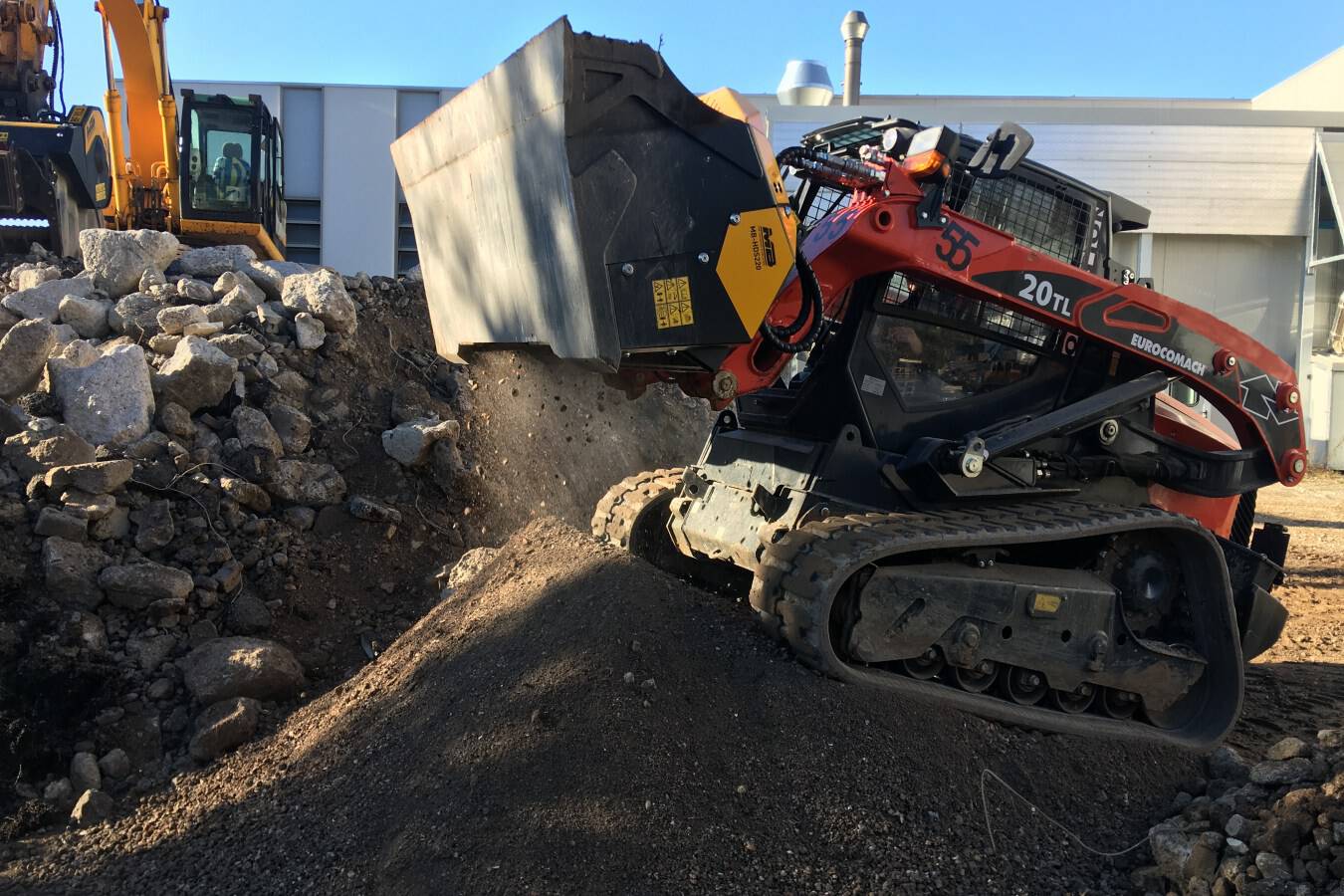 Der neue schaufelseparator fÜr radlader und kompaktlader MB Crusher hat den neuen Schaufelseparator MB-HDS220 auf der Bauma 2022 vorgestellt