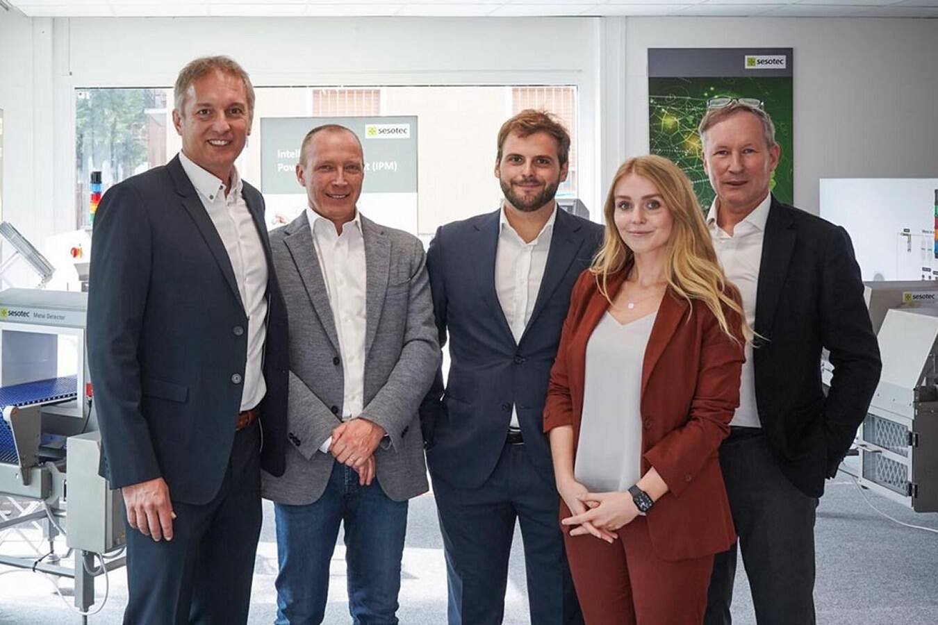Sesotec Italy: Neue Location und Showroom nahe Mailand Der neue Sesotec Showroom in Varedo (MB), Viale Brianza 25, im Raum Mailand bietet Platz für Metalldetektoren, Metallseparatoren und Röntgensysteme, die bei Kunden in der Kunststoff-, Lebensmittel- und Recyclingindustrie eingesetzt werden können.