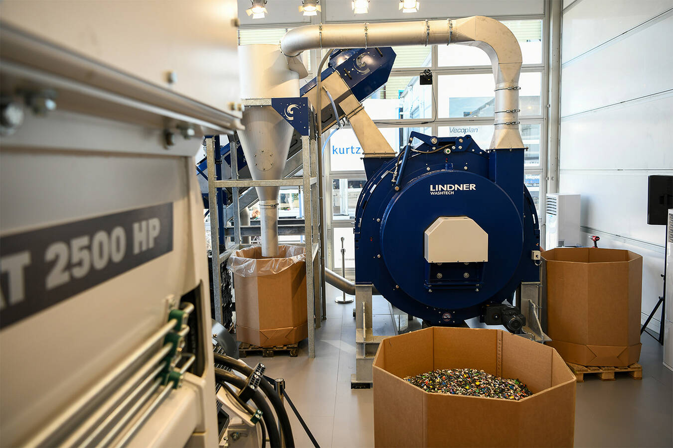 Daily Live-Shredding At the VDMA outdoor area, post consumer hard plastics were recycled live three times a day with the new Micromat HP shredder series, the friction washer Twister and the mechanical dryer Loop Dryer.