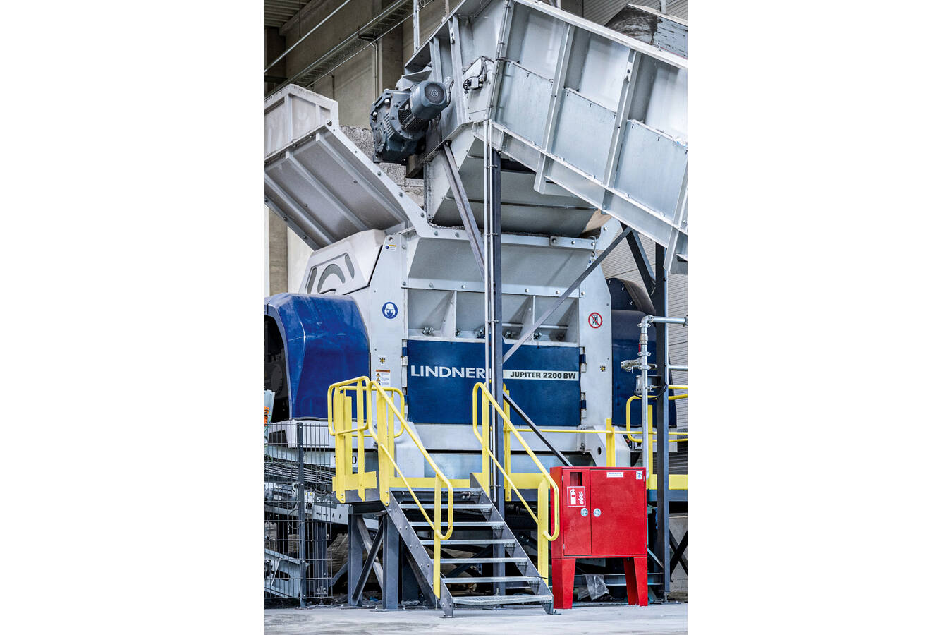 Jupiter BW-Serie von Lindner setzt neue Maßstäbe im Folienrecycling Make the most of waste. Das neue, spezifische Schredder-Setup der Jupiter BW-Serie ermöglicht neben der schnittgenauen und korngetreuen Zerkleinerung von Folienfraktionen eine Verringerung des Feingutanteils um bis zu 44%. 