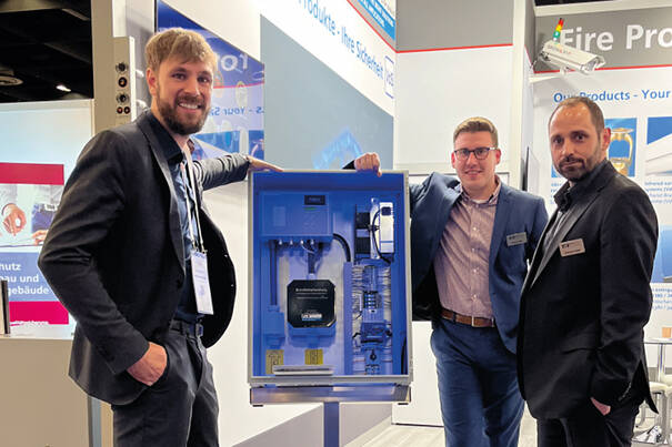 Rechtzeitig handeln, bevor ein Akku durchgeht T&B stellt ein smartes System zur Früherkennung von Brandgefahren durch Lithium-Ionen-Akkus in Kleinlagern vor. Damit können Betreiber frühzeitig Maßnahmen zur Sicherheit und Schadensbegrenzung starten. 