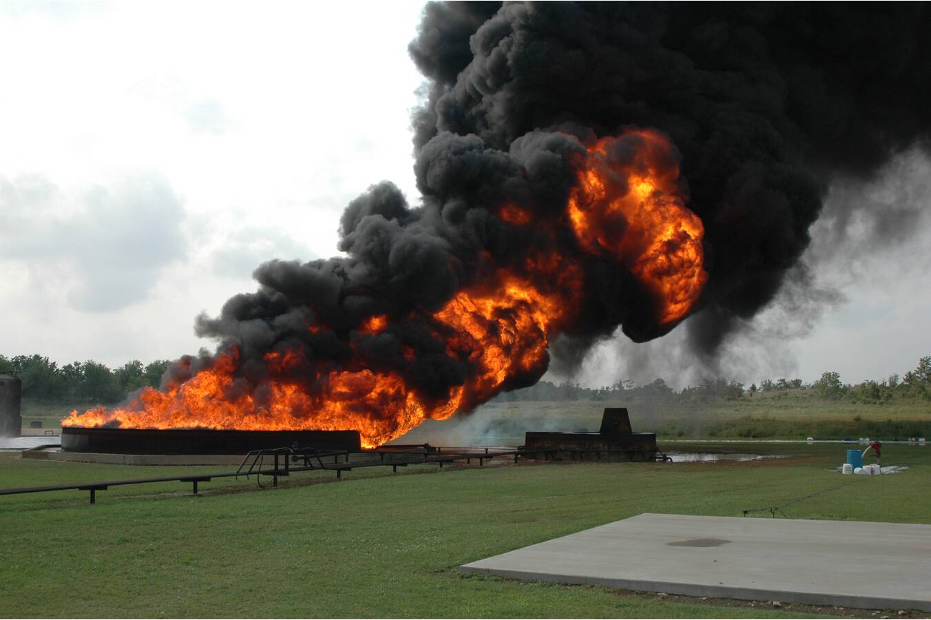 HDT-Tagung Brandschutz im Tank- und Gefahrgutlager  Teilnehmende bekommen einen Überblick über brandschutztechnische Vorkehrungen an Gefahrgut- und Tanklägern sowie über die Anwendbarkeit praktischer Lösungen. 