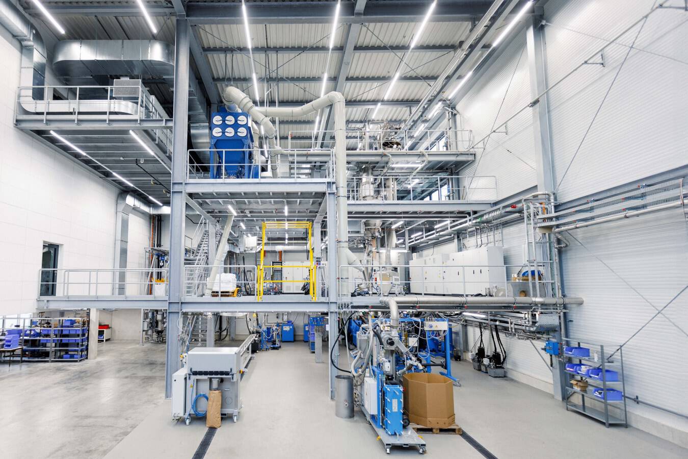 Coperion Recycling Innovation Center jetzt in Betrieb Neues Coperion Test Center, um das Recycling von Kunstoffen zu optimieren. In diesem hochmodernen Test Center für Kunststoff-Recycling-Anwendungen können nun alle Prozessschritte der Rezyklierung getestet werden.