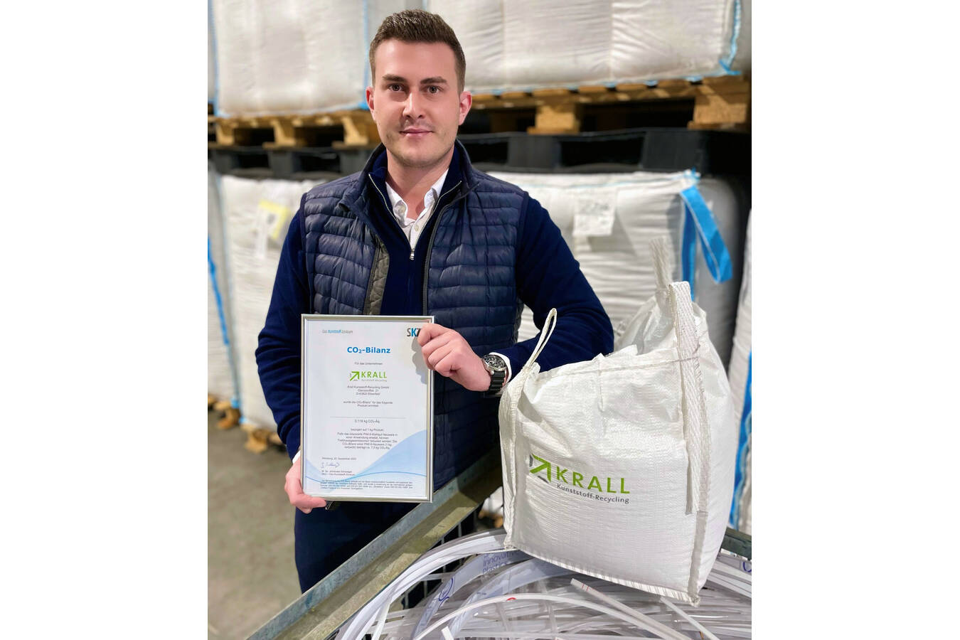 Zertifikate unterstreichen Umweltverantwortung Lieferanten von Krall Kunststoff-Recycling erhalten Nachweis über ihren im ablaufenden Jahr geleisteten Beitrag zur CO2-Einsparung