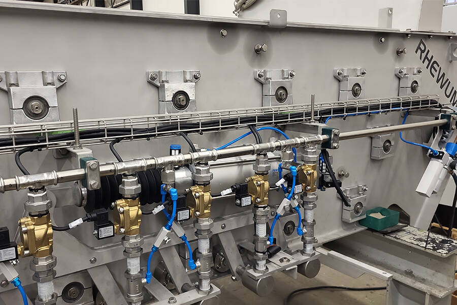 Screening machines with pneumatic vacuum cleaning for sorbitol Four profitable RHEsono® vibrating screening machines equipped with pneumatic vacuum cleaning technology have been delivered to Shanghai, China. 