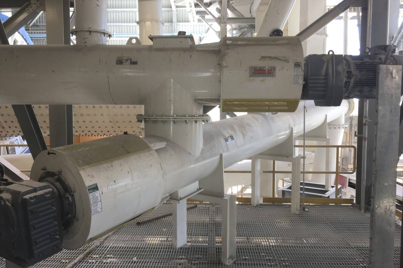 Tips for effective screw conveyor maintenance Proper maintenance of a screw conveyor is essential to ensure its efficient operation, prolong its lifespan, and avoid costly repairs or replacements. How to check and maintain effectively. 