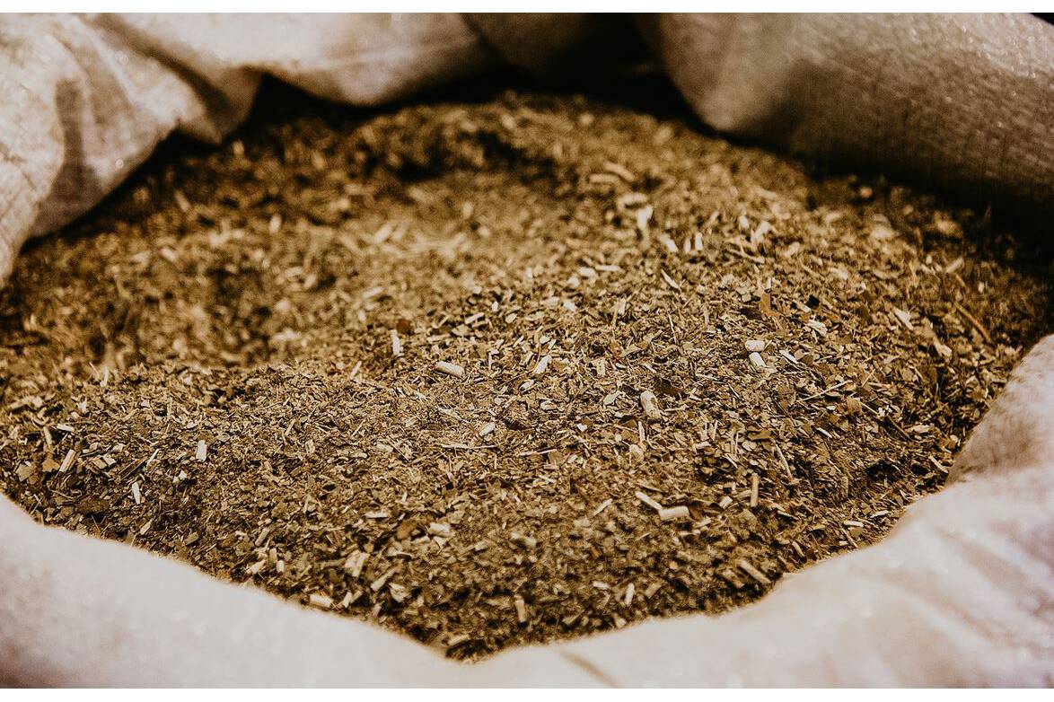 Vibration level sensor meets rigorous standards in tea production Precise level measurement in dusty environments: UWT’s vibrating level switch Mononivo® ensures the highest quality in the food industry 
