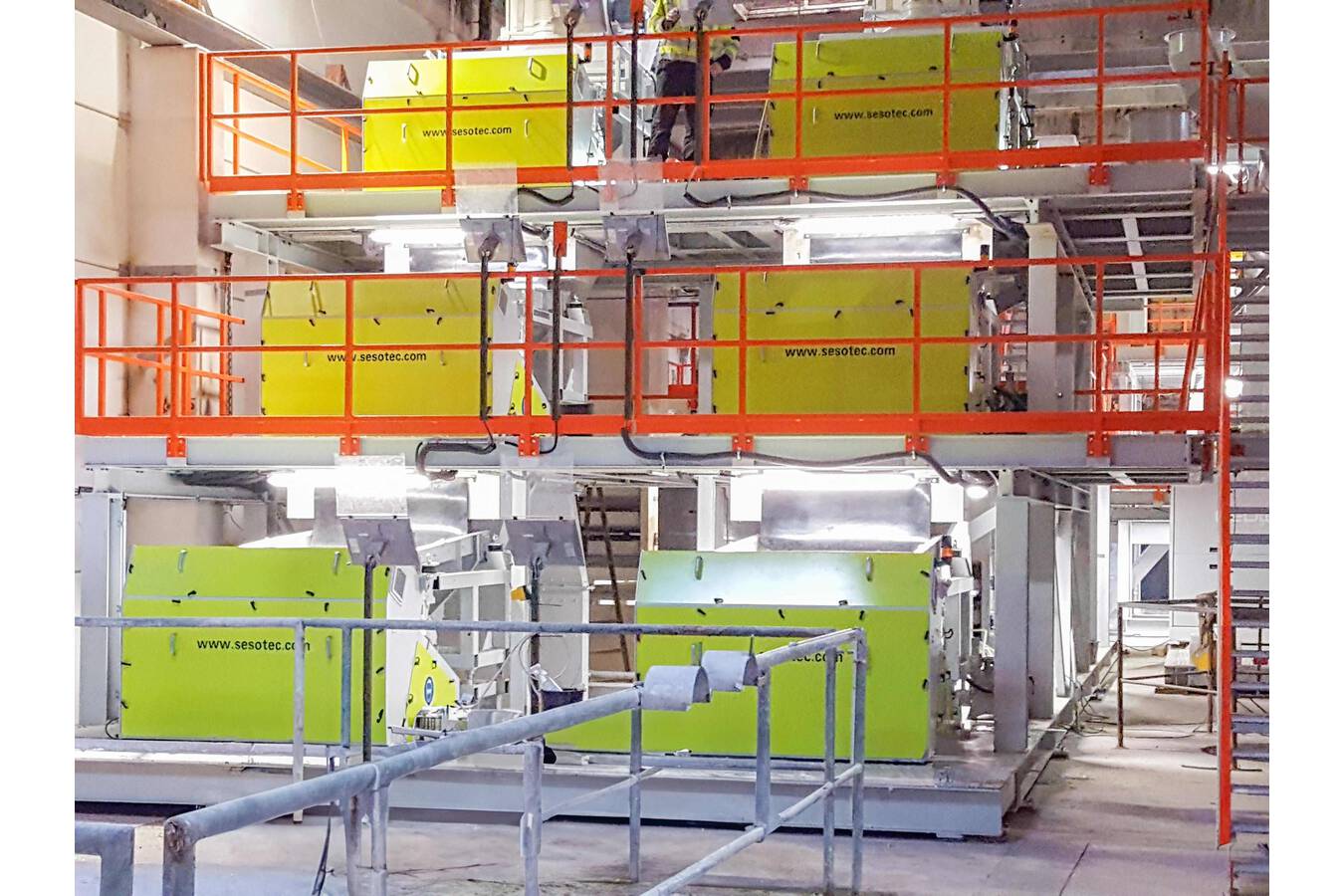Neue Sensorik für Sesotec Sortiersysteme verringert Gutmaterialverlust Wie Reiling Glas Recycling wertvolle, dunkle Scherben zurück in die Produktion.