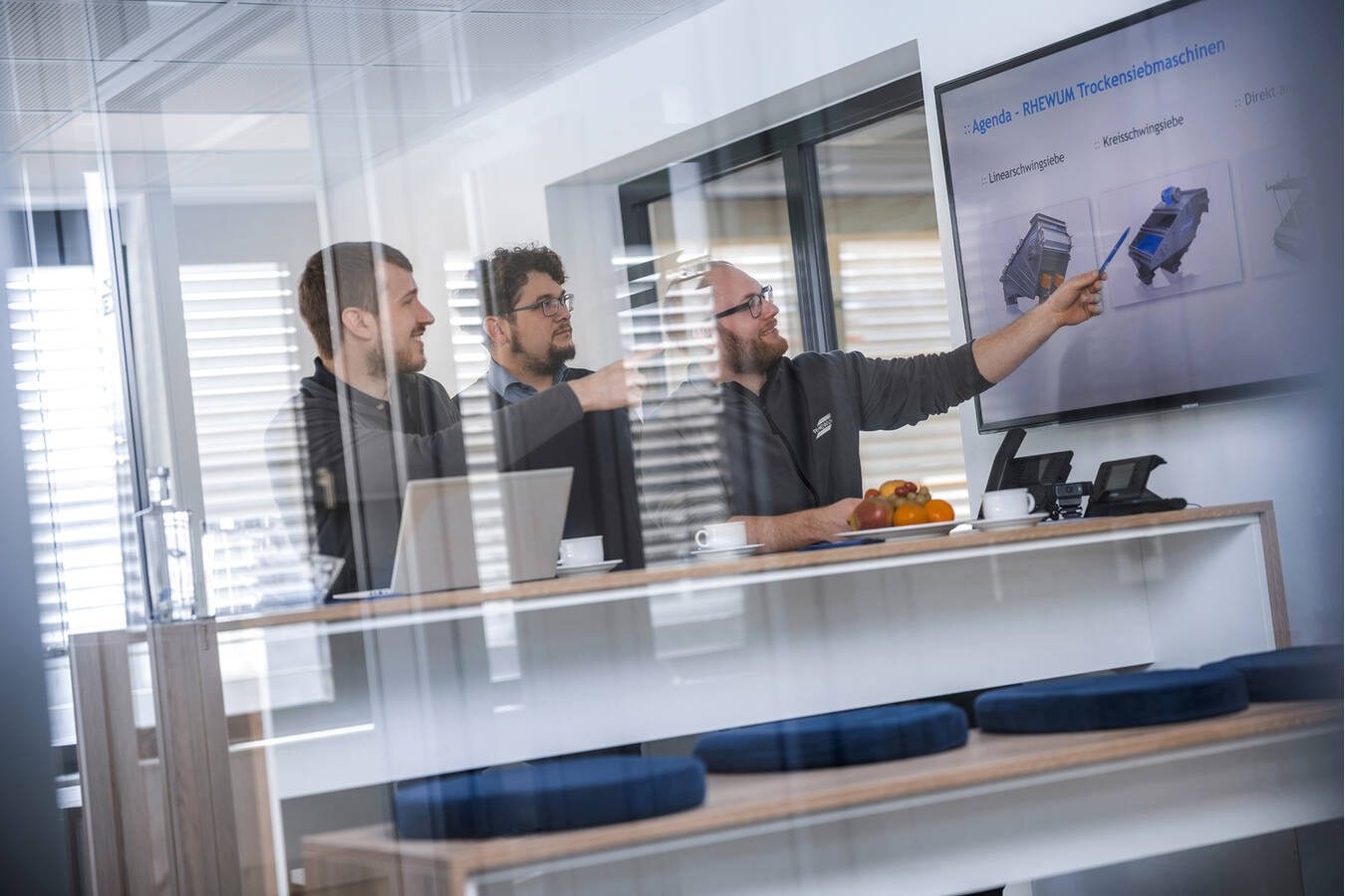 RHEWUM GmbH sucht einen Technischer Redakteur (m/w/d) Sie sind Mitarbeiter unseres technischen Büros und sind für die zeit- und qualitätsgerechte Erstellung von technischen norm- und gesetzeskonformen Dokumentationen für sämtliche Maschinenbauarten zuständig.