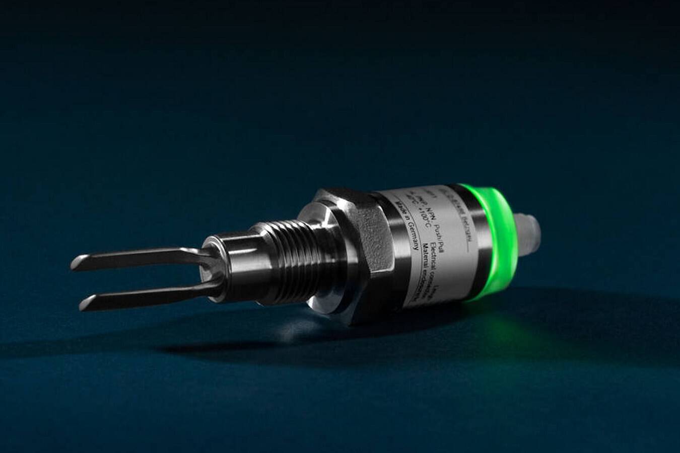 Produkteinführung der ultra-kompakten Vibrationsgabel VN 7 von UWT UWT launcht neuen ultra-kompakten Vibrationsgrenzschalter zur effizienten und wirtschaftlichen Flüssigkeitsdetektion