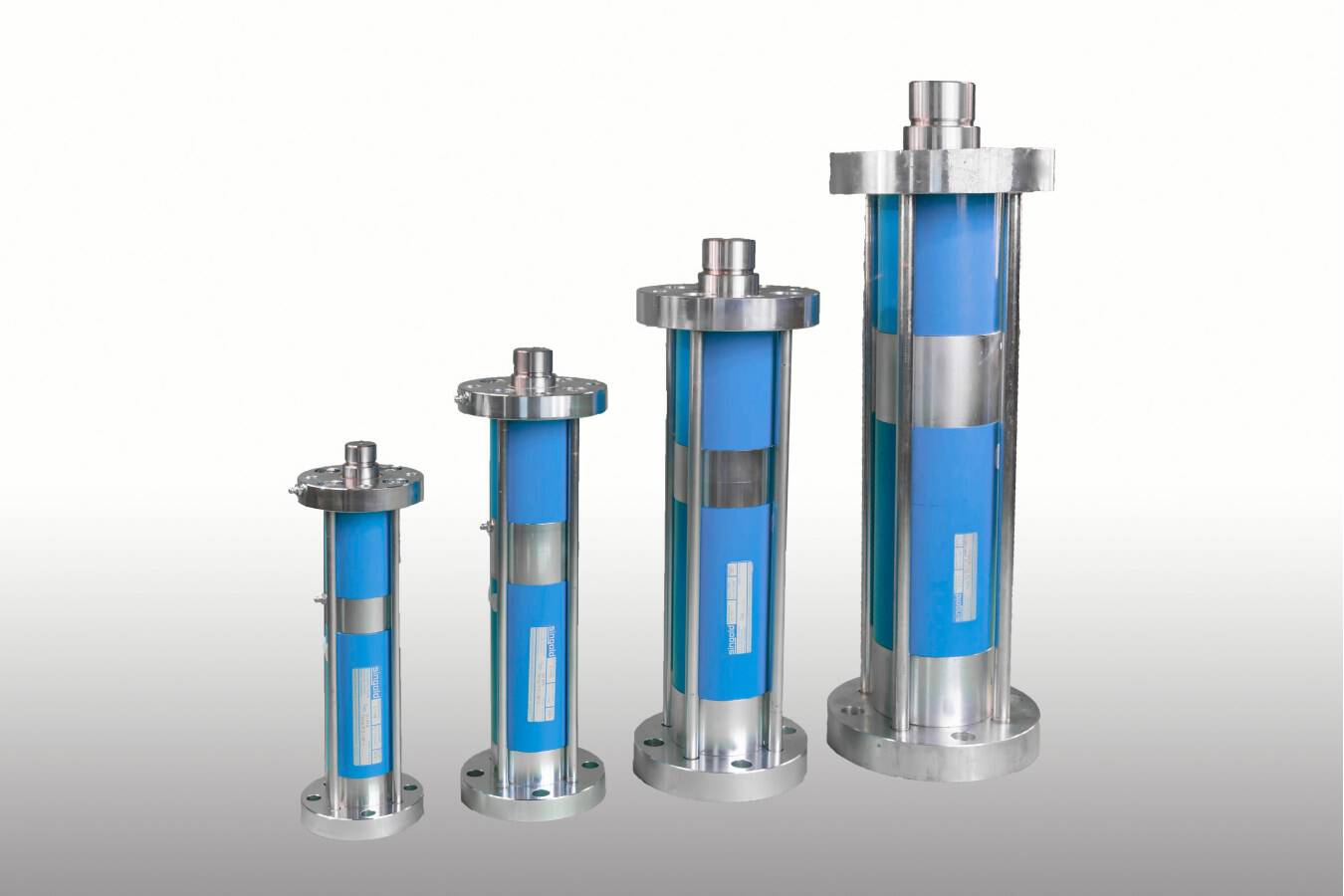 Mit Abstand effizient: der Distanz-Klopfer QJ von singold Wenn es nicht möglich ist, einen pneumatischen Klopfer direkt an einem Silo anzubringen, bietet der pneumatische Distanzklopfer der singold gerätetechnik gmbh eine Lösung.