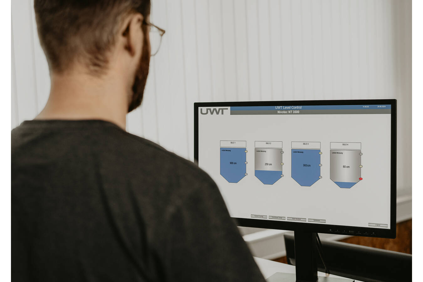 Level Measurement and Monitoring for Enhanced Safety Precise level measurement is a key factor for efficiency and safety in modern industry. UWT offers a comprehensive range of solutions that combine various technologies and measurement principles.