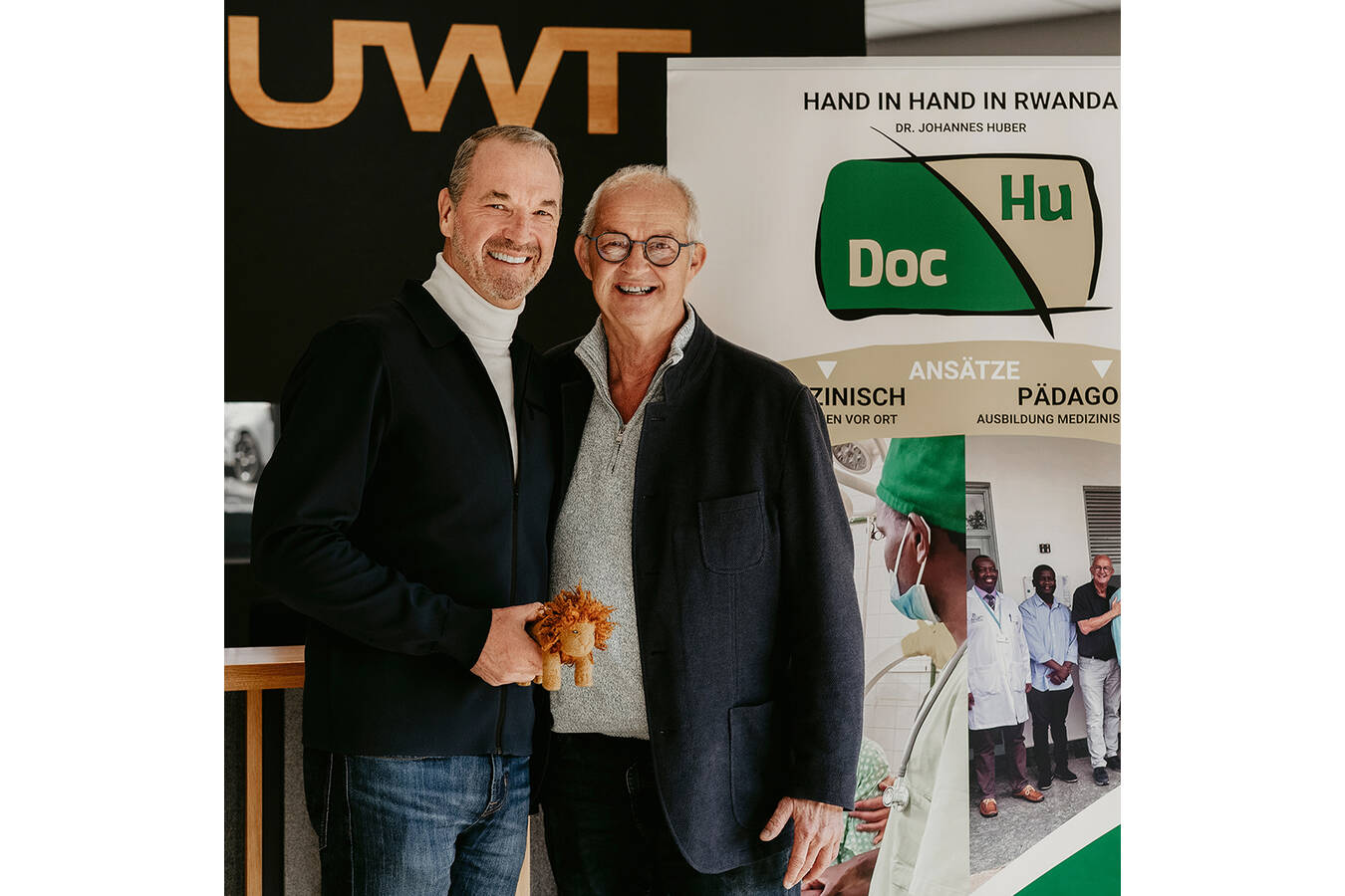 UWT cares unterstützt Schulprojekt in Ruanda Ein Schulprojekt mit Wirkung: lokal verankert, global gedacht

Soziales Engagement gehört für uns ganz selbstverständlich zu UWT. 
Mit UWT cares unterstützen wir Projekte, die nicht nur kurzfristig helfen, sondern langfristig etwas verändern.